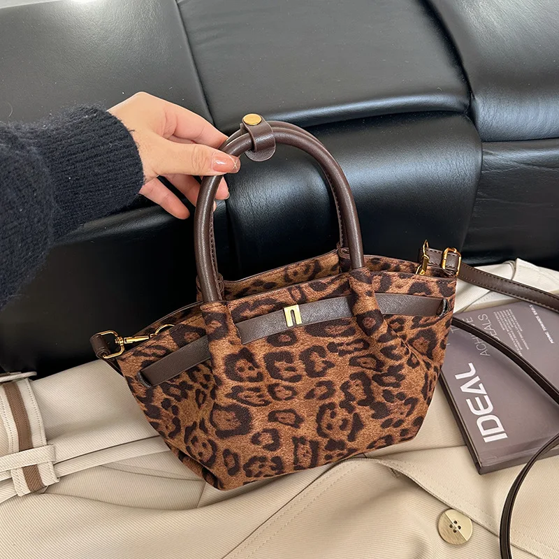 

Urban Fashion Women's Luxury Handbag Premium Texture Suede Fashion Versatile Designer Shoulder Messenger Bag Beautiful Choice