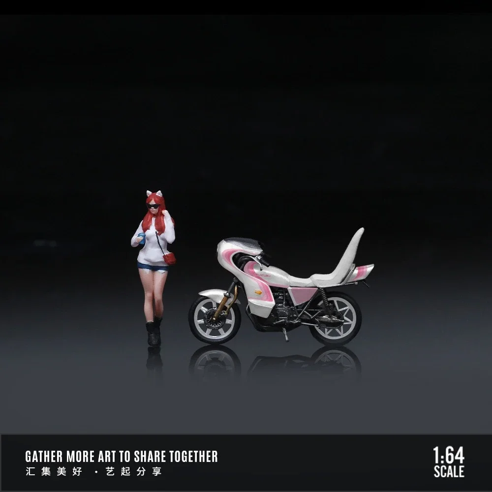 51:64 Runaway White Pink Latte Motorcycle Doll Set Resin Model