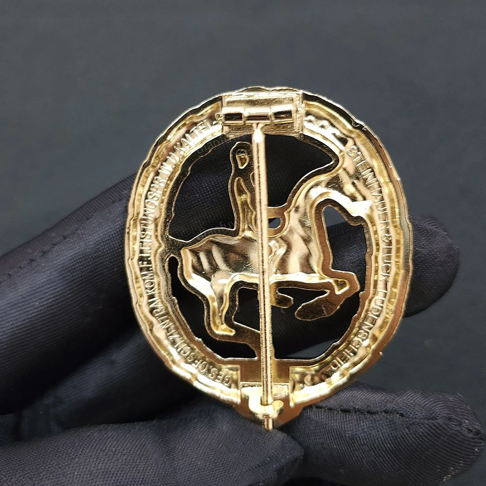 Réplica de Material metálico artesanal, accesorio de insignia de montar, Pin de medalla ecuestre alemana, insignia con hebilla de mariposa, 1 ud.