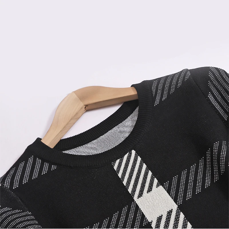 Women Casual Elastic O-neck Short Sleeved Dress Black White Plaid Pattern Knit Dress Comfortable Simple Mid-Length Dress Summer