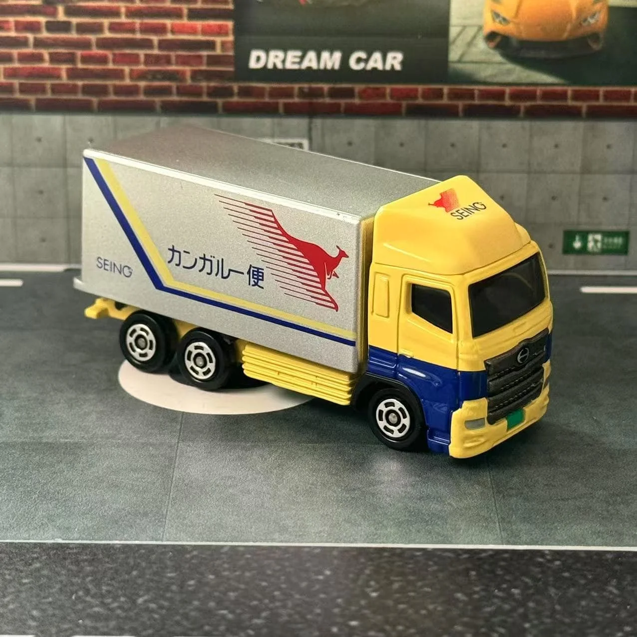 Takara Tomy Tomica Coche de aleación No. 106 Seino transporte canguro camión vehículo Diecast Metal modo colección exhibición niño juguete para regalo