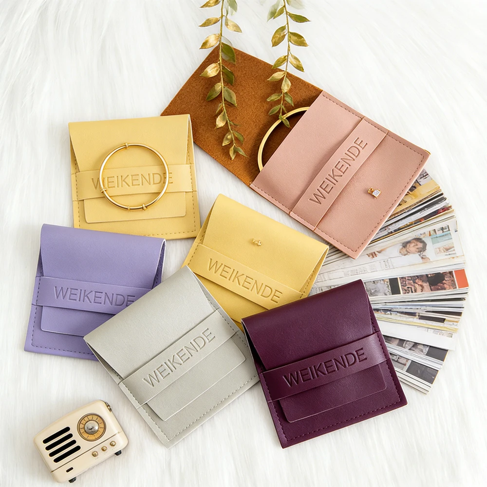 

Пользовательский логотип, 50 упаковок, сумки из искусственной кожи для упаковки ювелирных изделий, свадебные подарки, кольца, серьги, браслет, ожерелье, роскошные многоразовые