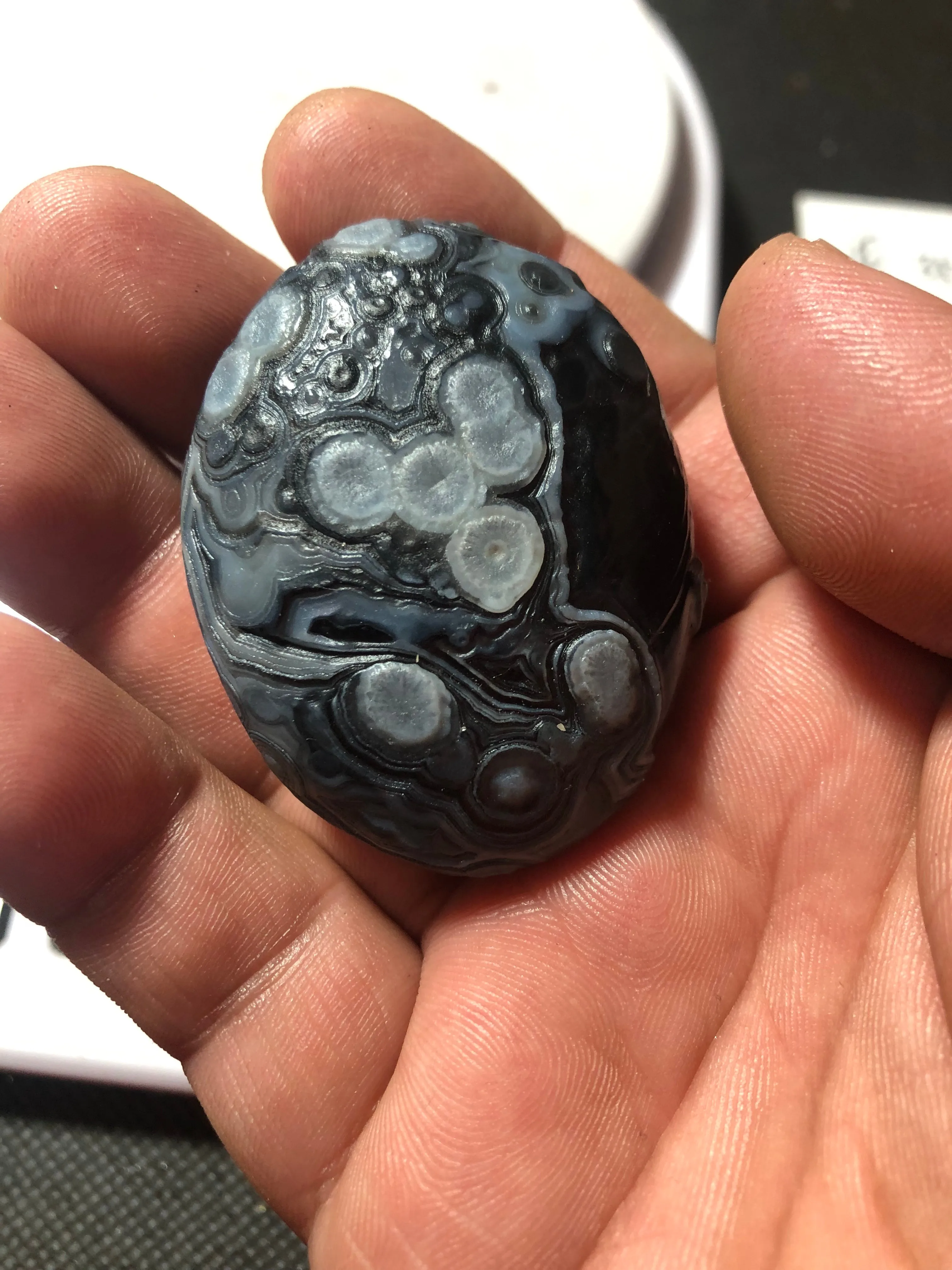 A 67-Gram Natural Black Mongolian Shallow Surface Flower-Eye Agate With A Clear Relief Pattern, Suitable For Decoration