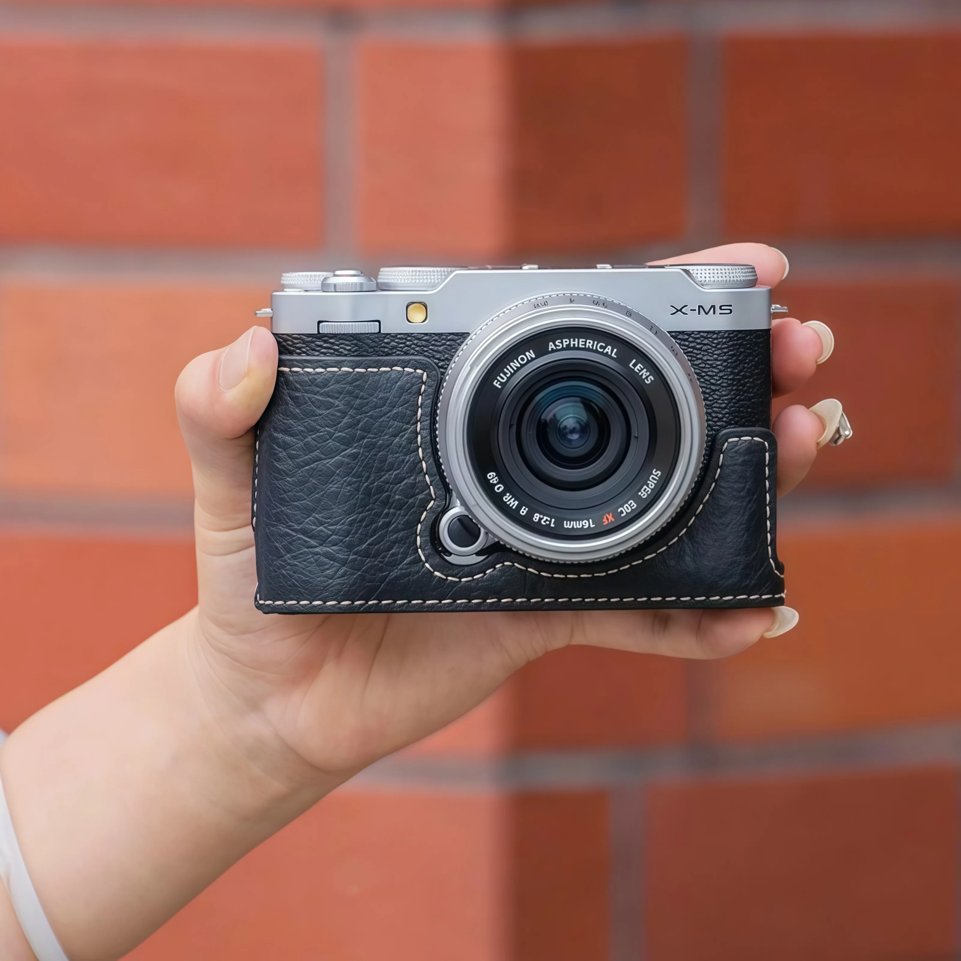 

Camera bag leather base suitable for Fujifilm X-M5 anti-fall wear-resistant half-pack protective case