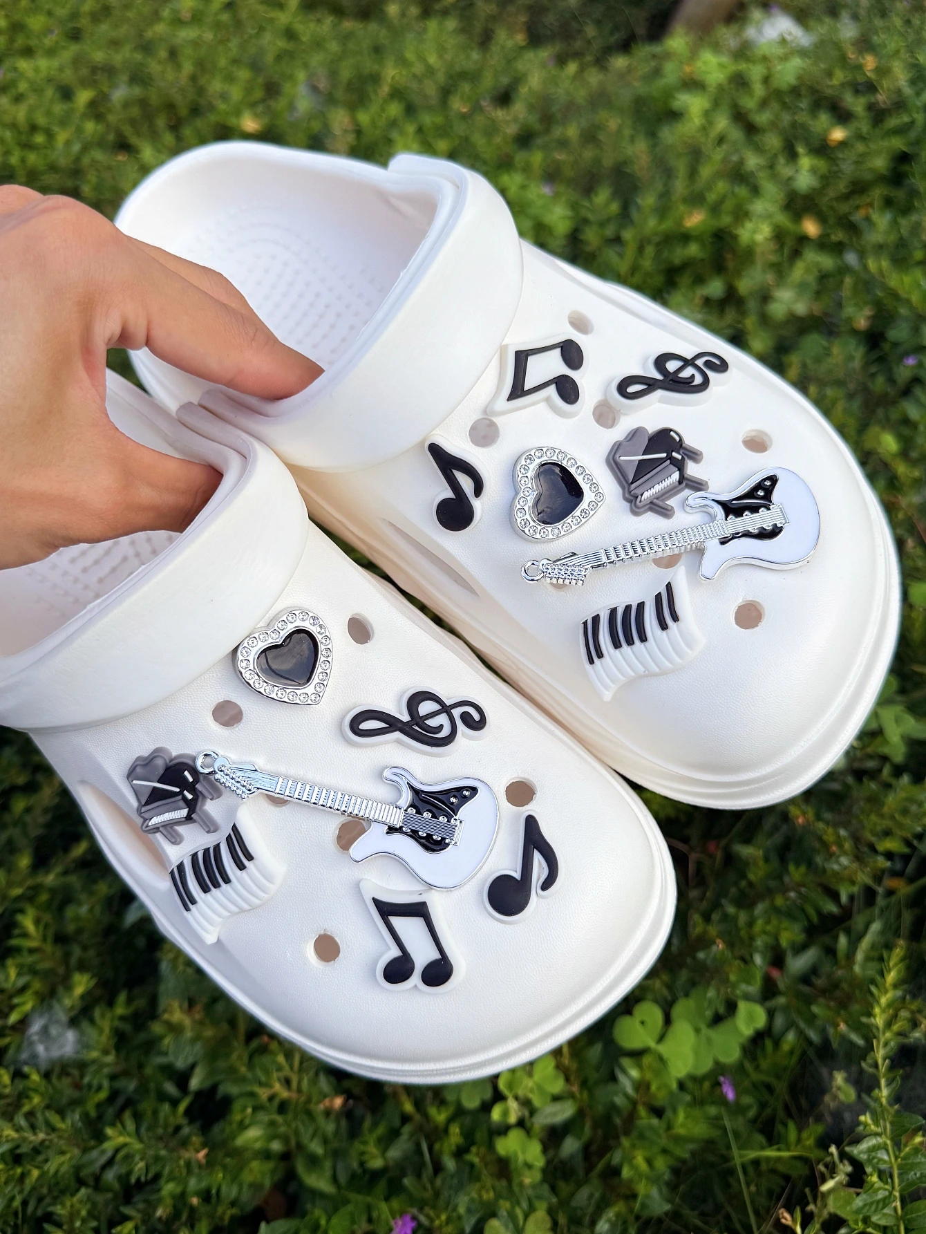 14 pieces of guitar, piano keys, love heart, note shoe buckle DIY decorations, women's sandals, slippers, beach bag multi-functi