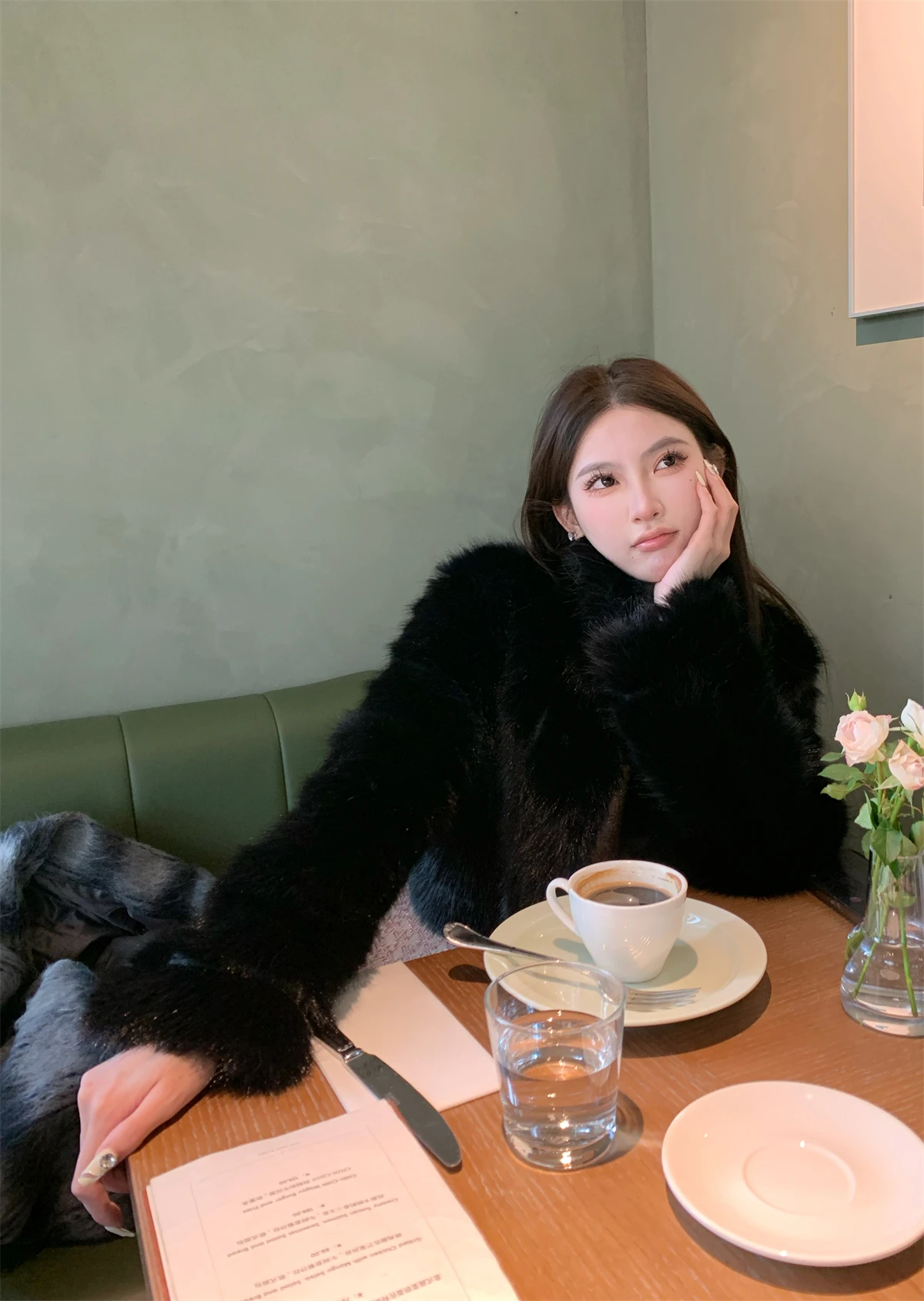 エコフレンドリーなファー付きジャケット、レディース用、長袖、黒革コート、多用途な冬用トップス、若い大人向け