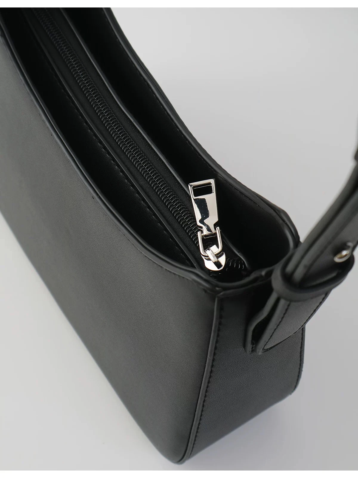 

2025 New Faion Underarm Bag Women's Versatile Single oulder Bag High-End Sensation Design Handbag Ele Clutch