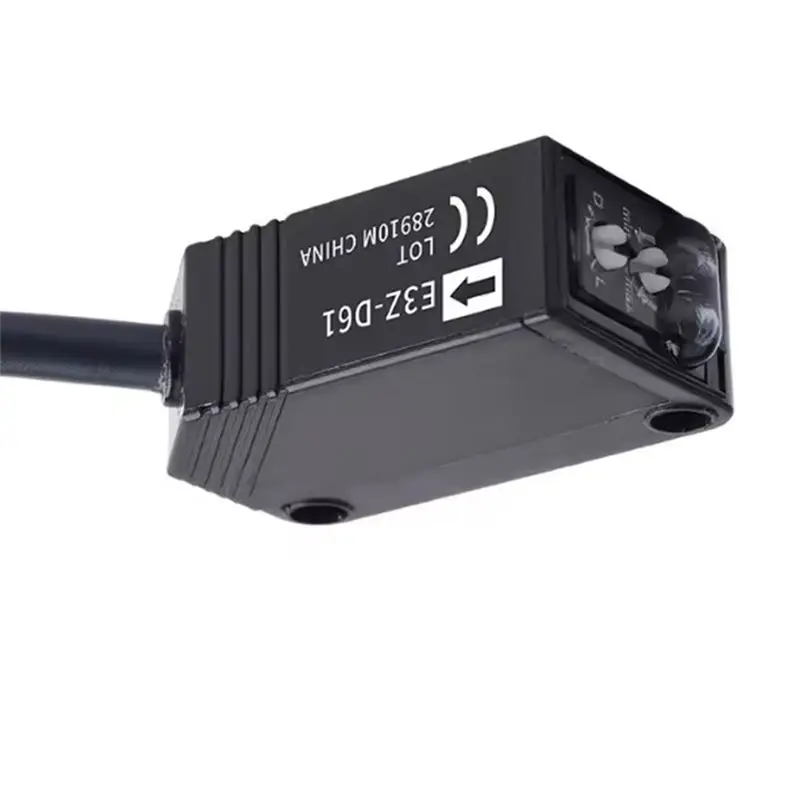 B04B-Infrared Diffuse Reflection Type E3Z-D61 Photoelectric Sensor Switch With Bracket DC5-24V
