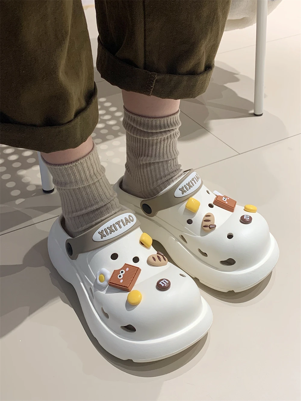 Thick Sole Garden Shoes DIY Cookie Hole Shoes For Women's Slippers Summer Outwear Sandals Versatile Soft Anti Slip Slippers