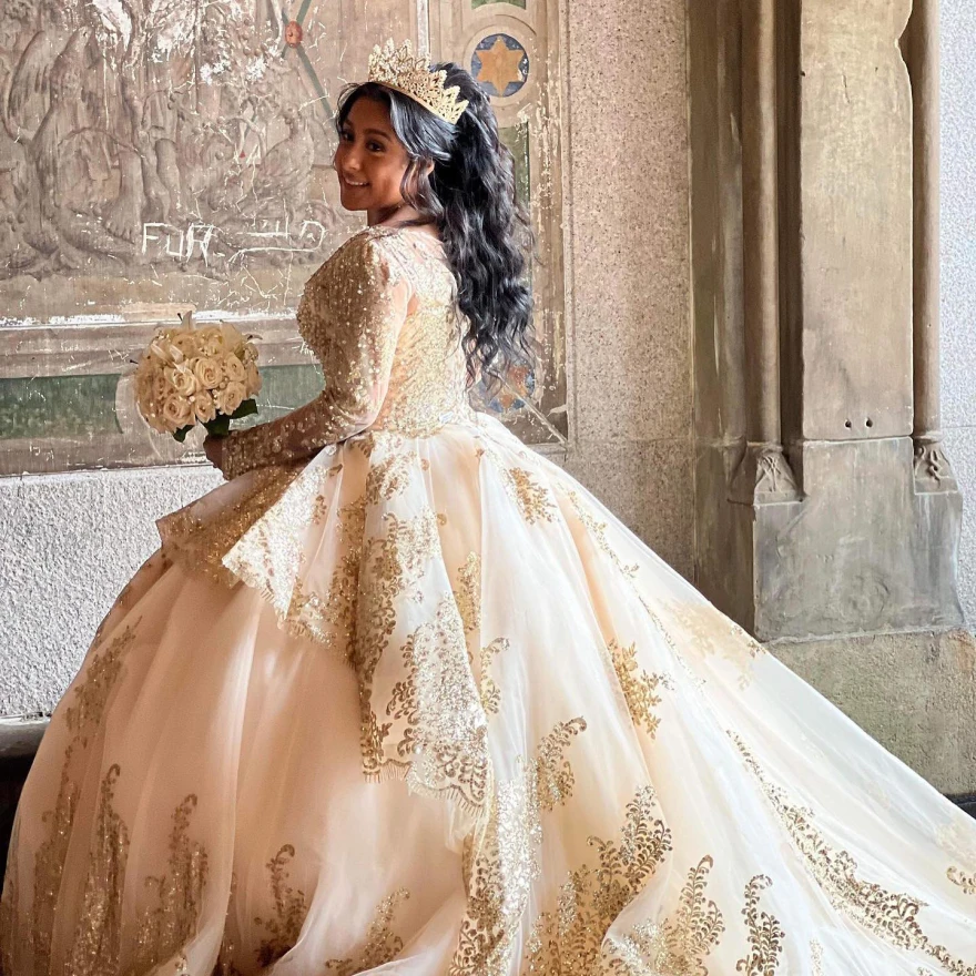 Maßgeschneiderte Ballkleid-Quinceanera-Kleider mit goldener Spitze 2024, langärmelig, Vestidos De 15 Anos, Quinceañeras Sweet-16-Kleid YQD49