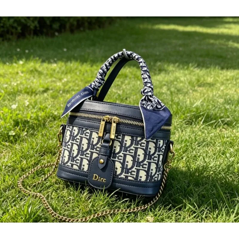 

Текстурированная кожаная сумка для подгузников для женщин, элегантная сумка через плечо, винтажная минималистичная сумка-тоут, дизайнерская сумка большой вместимости, роскошная сумка.