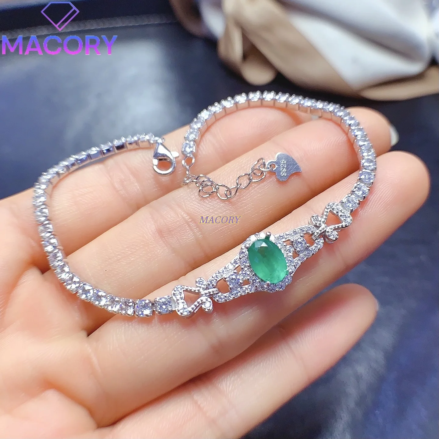 

Natural emerald fashionable new style looks young high quality bracelet for women 925 pure silver with inspection certificate