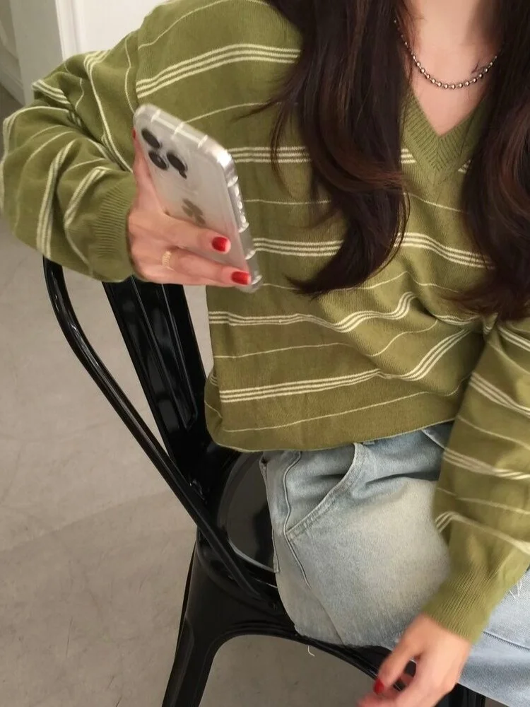 

Korean Retro Striped Knitwear Women's High-End V-ne Slimming Fre Youthful Sweater Ele Faionable Autumn Season
