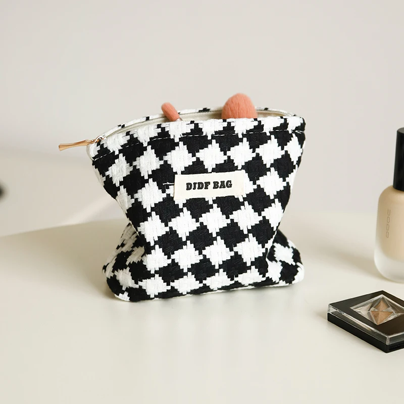Women's Makeup Bag Small Black and White Checkered Portable Lipstick Headphones Storage Bag Commuter Coin Purse Card Holder Ins