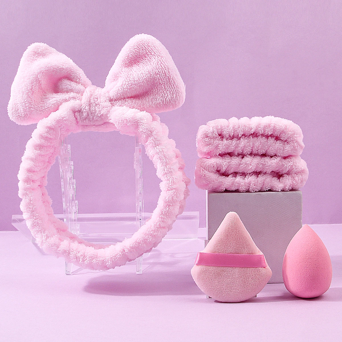 O conjunto de pincéis de maquiagem 17PCS inclui um pincel de maquiagem multifuncional, um sopro de pó de ovo de esponja e uma faixa de cabelo/alça de pulso