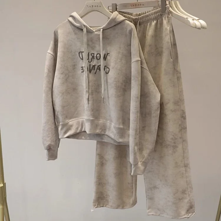 

Комплект из двух предметов: свободный свитшот и широкие спортивные брюки для полных женщин (до 136 кг), повседневный спортивный стиль