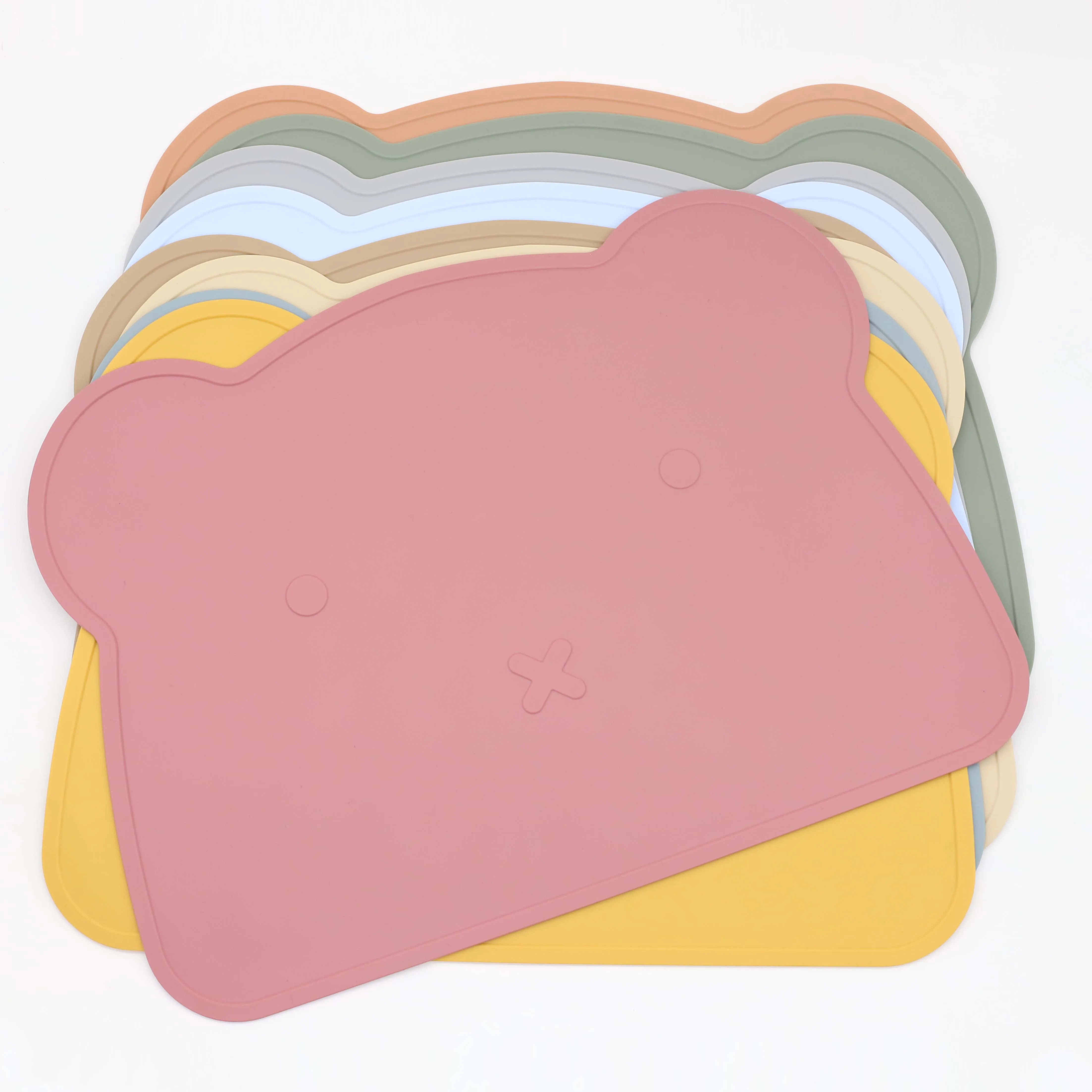 Silicone meal mat cartoon teddy bear easy to clean, easy to fold, non slip