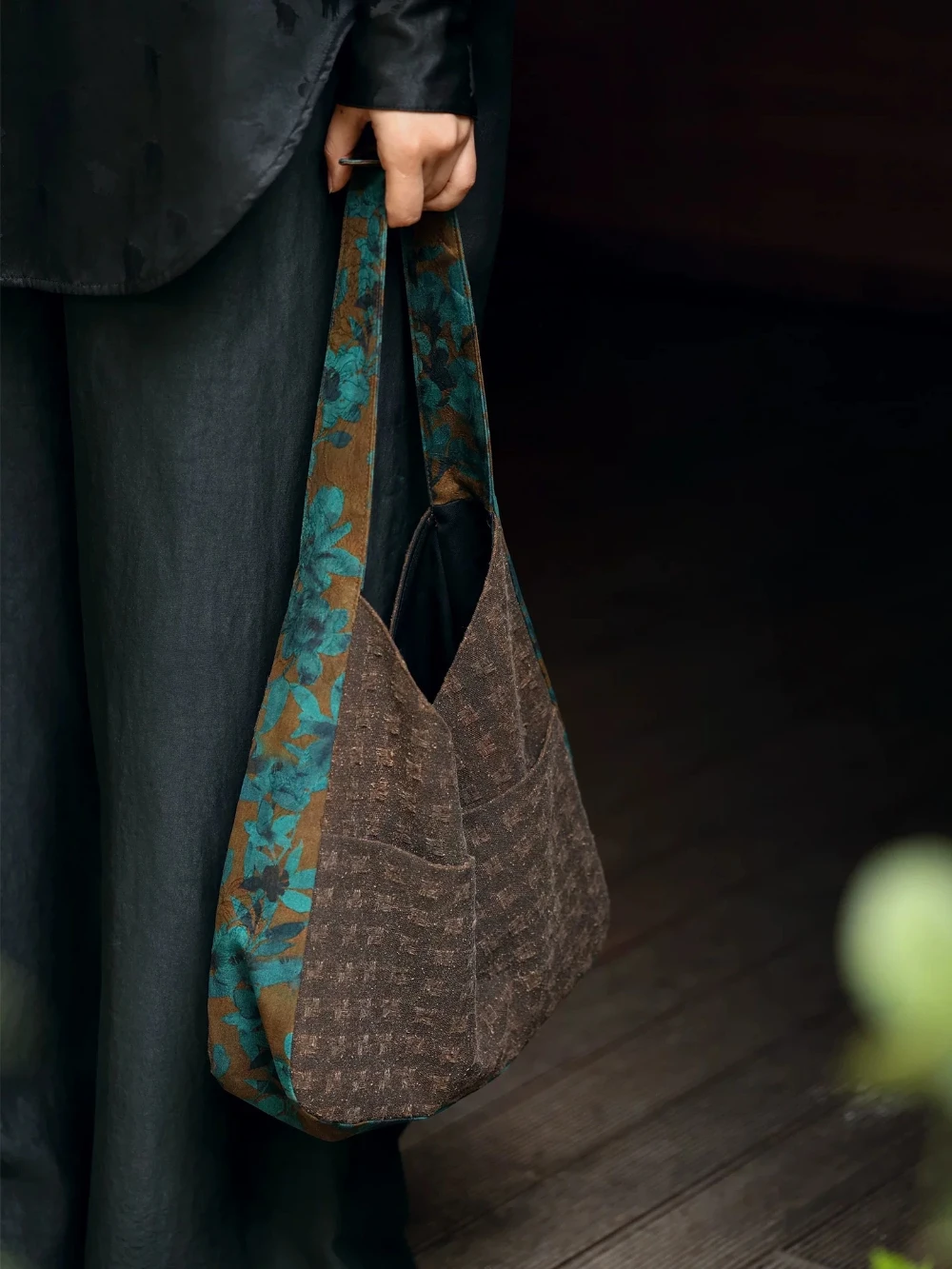 New Chinese Style Vintage Printing Large Capacity Shoulder Bag Women's Premium Texture Commuting Versatile Handheld Bag