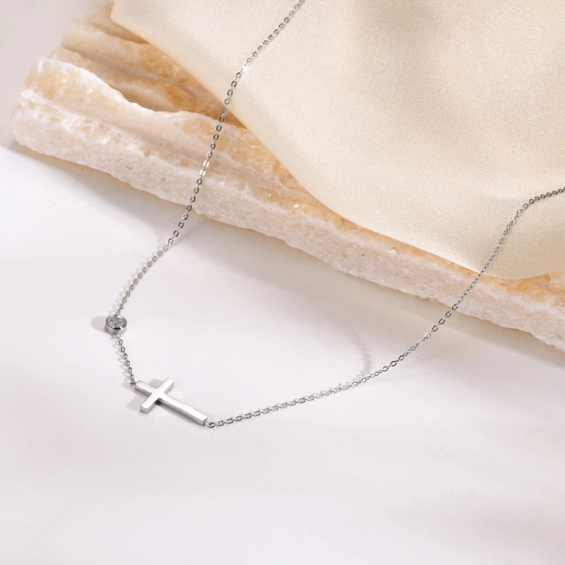 

AINUOSHI 4mm Moissanite Necklace Sideway Cross Necklaces Pendant For Women 925 Sterling Silver Chain Link Christian Jewelry
