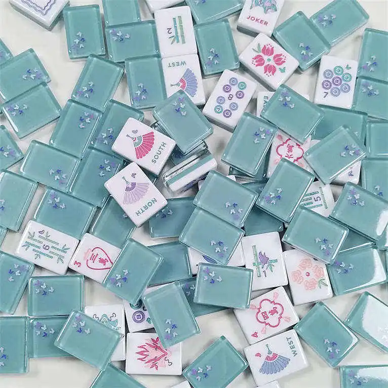 2026 Luxury Design Modern Foldable 4-layer Engraved Butterfly American Mahjong Tiles Young Ladies Social Game Outdoor Travel