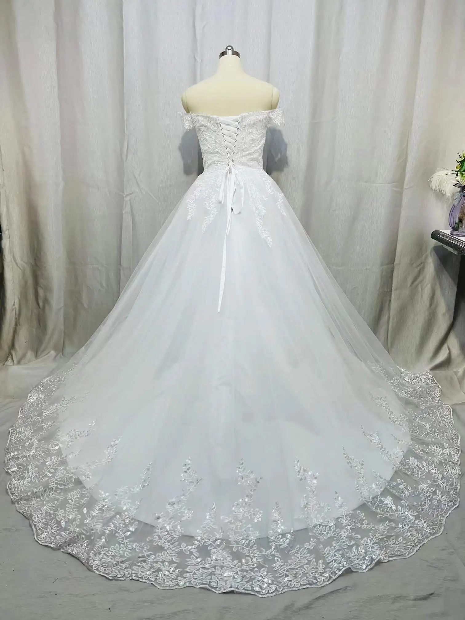 Maßgeschneidertes weißes schulterfreies Brautkleid mit Schleppe, maßgeschneidert, Braut-Tüll, Mariage, Boho in Übergröße