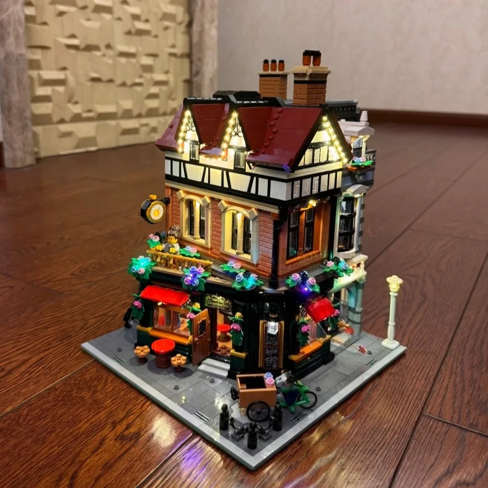 2025 NUOVO Tudor Angolo Modulare Building Blocks Esperto Creativo Viste di Strada Mattoni Giocattolo per I Bambini Regali Di Natale Per Adulti 3266 pz