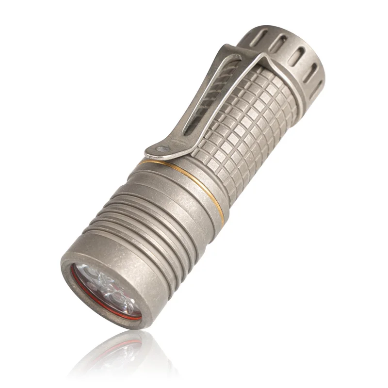 Imagem -02 - Titânio Liga Lanterna Led Alta Potência Edc Iluminação Exterior Auto-defesa 2800 Lumens Xt3