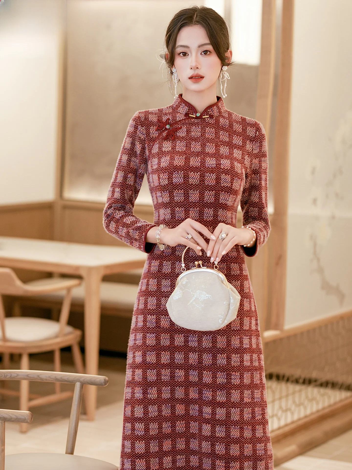 

Красная клетчатая ретро-кофта в китайском стиле с длинными рукавами для зимы, повседневная одежда для мам, удобная, теплая, из смесового полиэстера