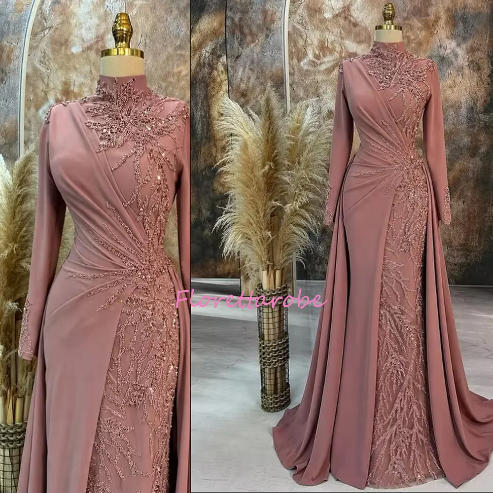    Maßgeschneidertes glitzerndes rosafarbenes muslimisches Abendkleid mit Applikationen, Spitze, Stehkragen, langen Ärmeln, arabisches Meerjungfrauen-Ballkleid in Bodenlänge