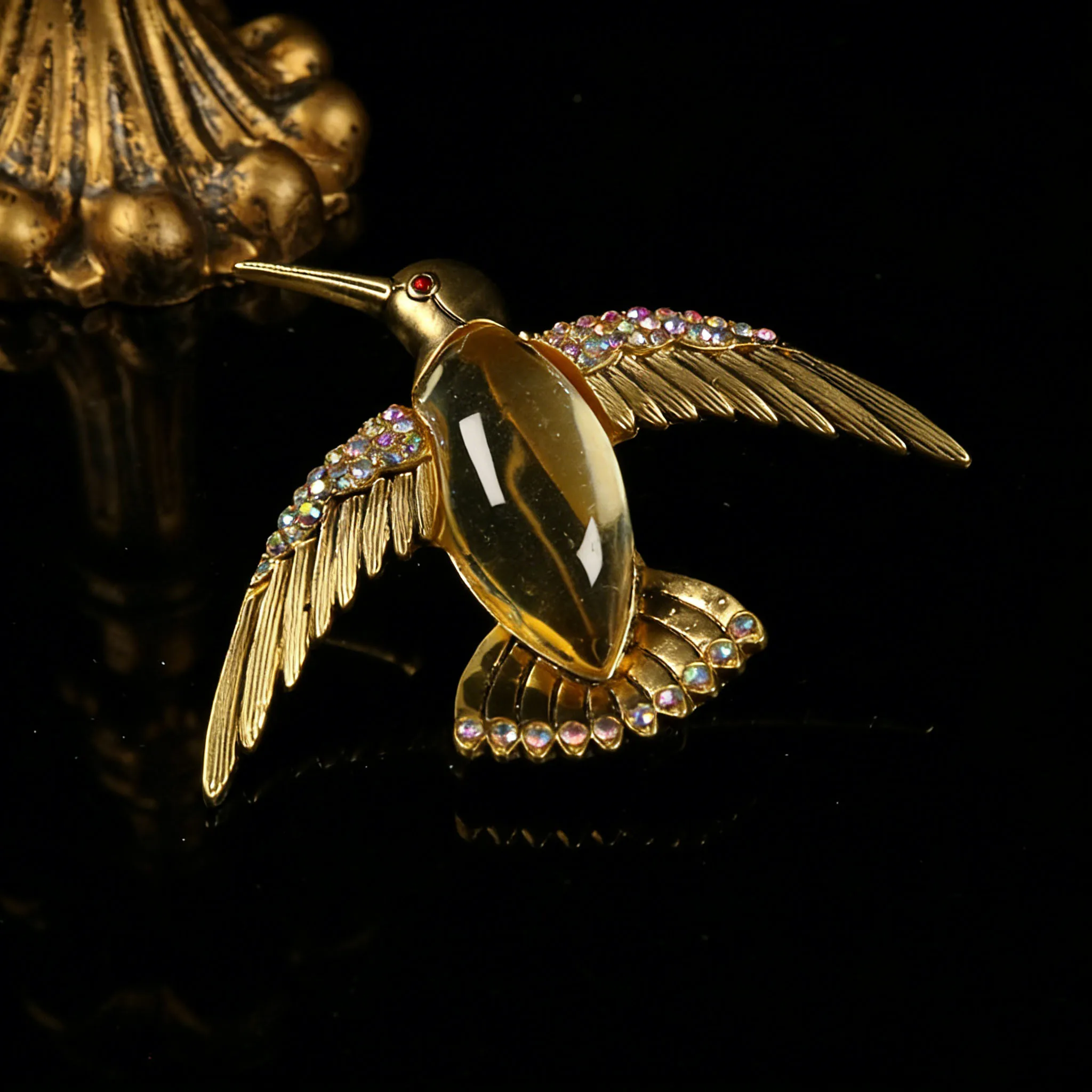 

Vintage Hummingbird Brooch Colorful Diamonds Coat Boutique Animal Corsage Jewelry Clothing Accessories Birthday Gifts for Women
