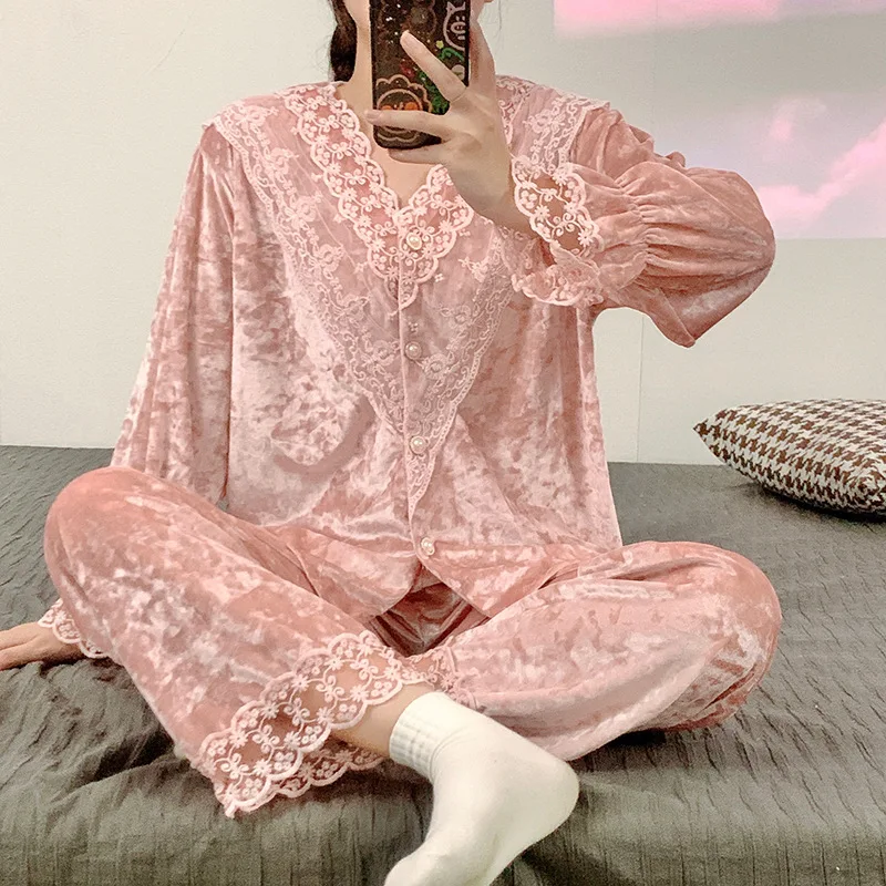 Женская пижама с V-образным вырезом, кружевной пижамный комплект с вышивкой и длинным рукавом, Элегантные корейские золотистые бархатные пижамы Home Fury, весна-осень