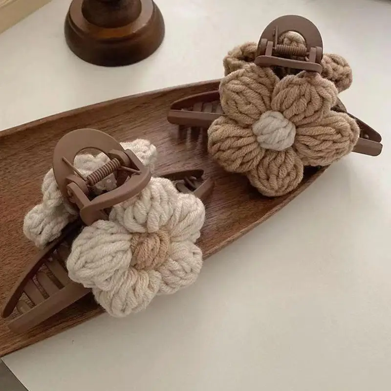 2Pcs Elegant Retro Plush Weave Flowers Hair Clips Clamps Autumn and Winter Ponytail Claws Woman Hairpins Accessories