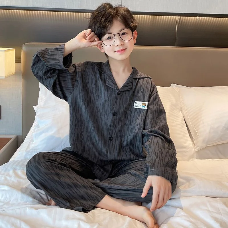Bear-patterned pajama set, a long-sleeved top and matching pants, comfortable homewear