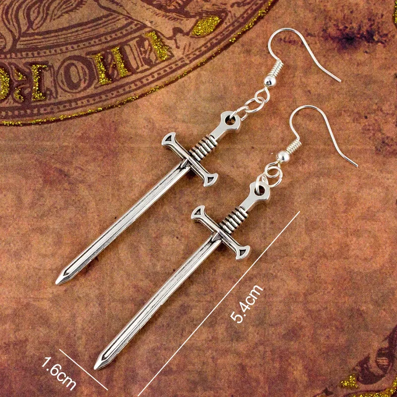 القرون الوسطى الأقراط السيف الطويلة الفضة مطلي المنجل معركة الفأس استرخى أقراط للنساء المجوهرات القوطية