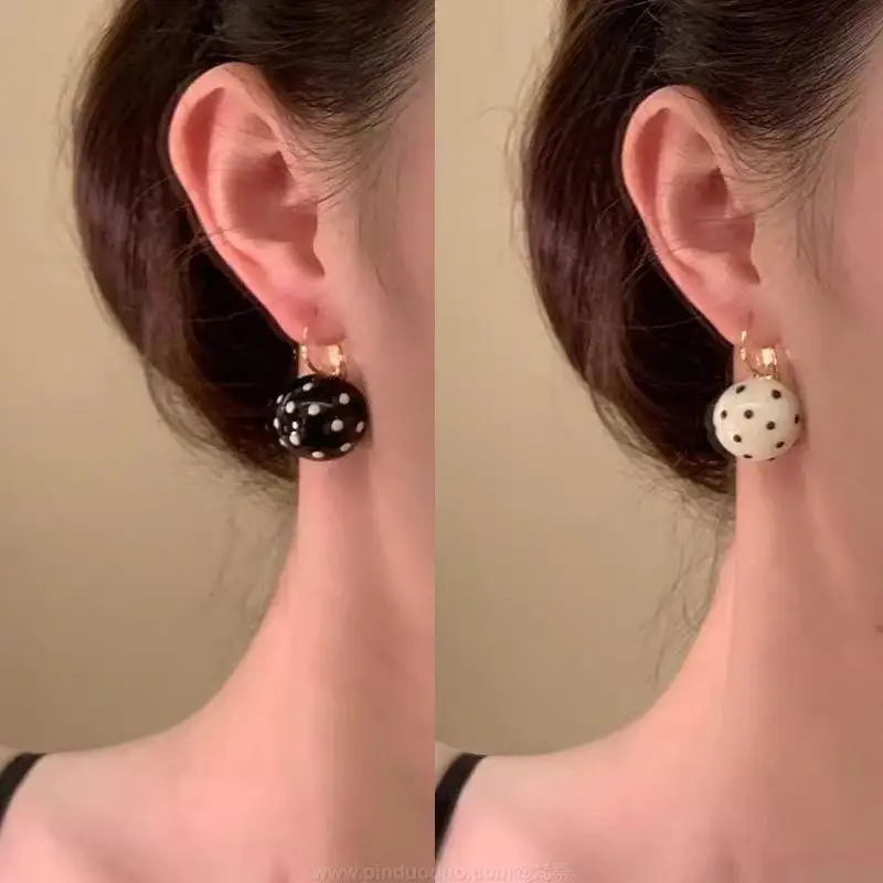 Retro Fashion Black And White Polka Dot Earrings For Women Elegant Round Ball Resin Acrylic Ear Buckles Casual Party Jewelry