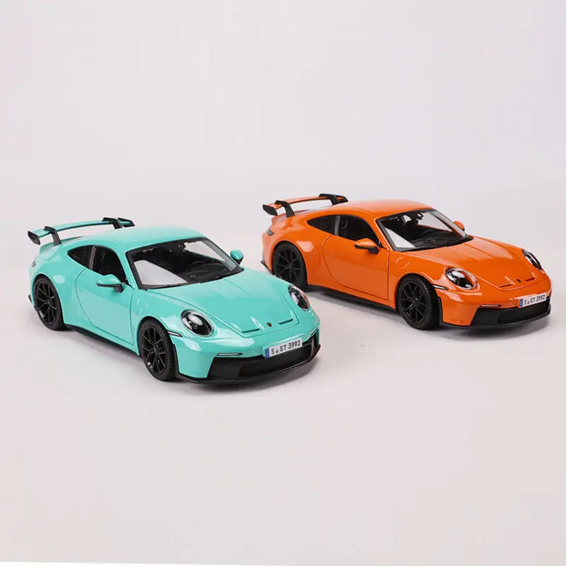 Bburago-coche de carreras de aleación, vehículo de lujo fundido a presión, escala 1:24, Porsche 911, Dakar Weissach, regalos de colección de Juguetes