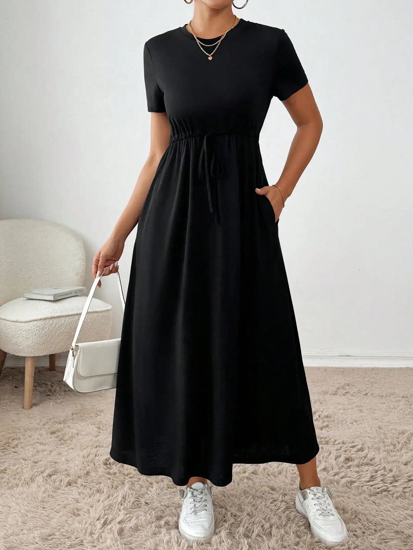 

Women's Black Solid Crew Neck Short Sleeve Midi Dress with Drawstring Waist and Pockets