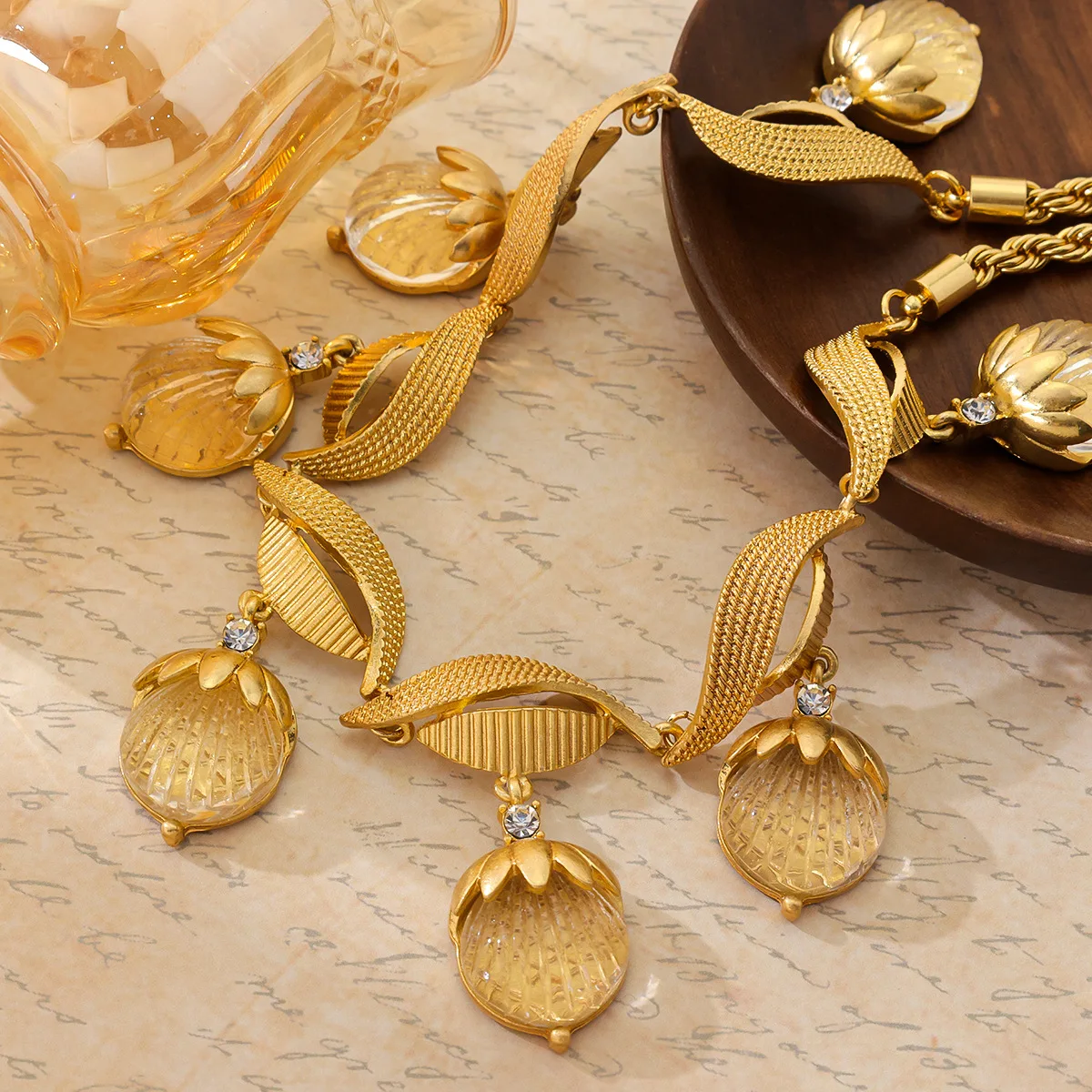 Retro style jewelry Russian colored gemstone inlaid pine cone necklace elegant medieval jewelry