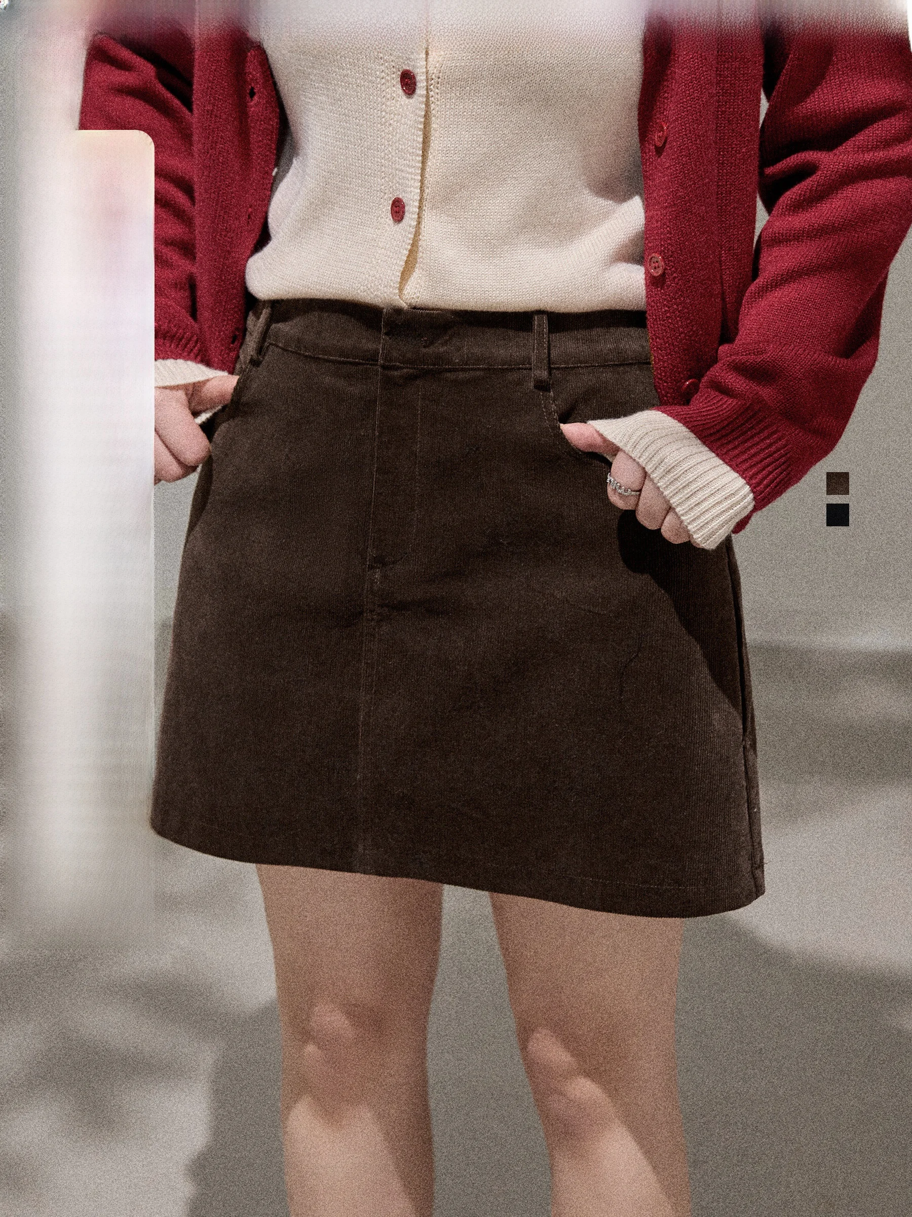 

Классическая универсальная вельветовая юбка для полных женщин с высокой талией, прямого кроя, из смесового хлопка и полиэстера.