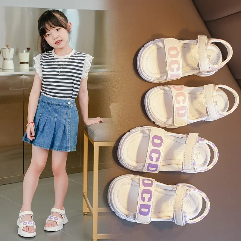 صنادل صيفية للفتيات الصغيرات لعام 2025 أحذية رياضية غير رسمية أحذية شاطئ للفتيات الصغيرات صنادل أطفال مسطحة باللون الأرجواني والوردي