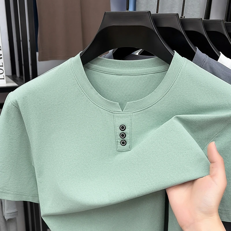 Herren Casual Kurzarm Henley T-Shirt mit V-Ausschnitt und drei Knöpfen, leichte, atmungsaktive T-Shirts für Herren, Alltagsoutfits. – Detail 4
