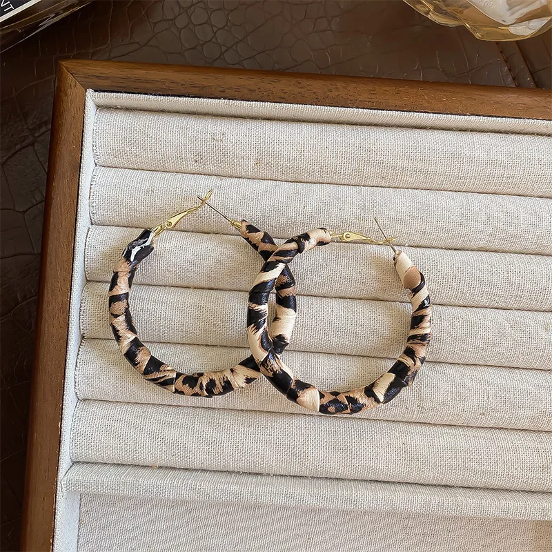 여성을위한 빈티지 맞춤형 레오파드 인쇄 귀걸이 패션 섹시한 기하학 귀걸이 캐주얼 파티 액세서리 쥬얼리 선물