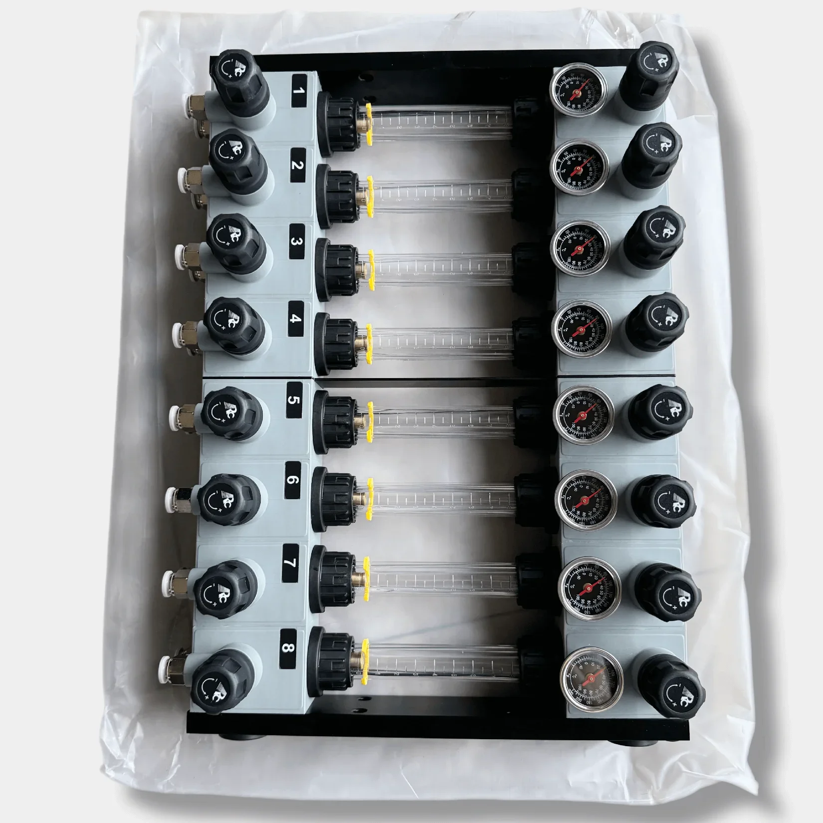 Cooling Water Flow Regulators Precision Injection Molding Machine Water Flow Distributor Perspective with Pneumatic Fitting