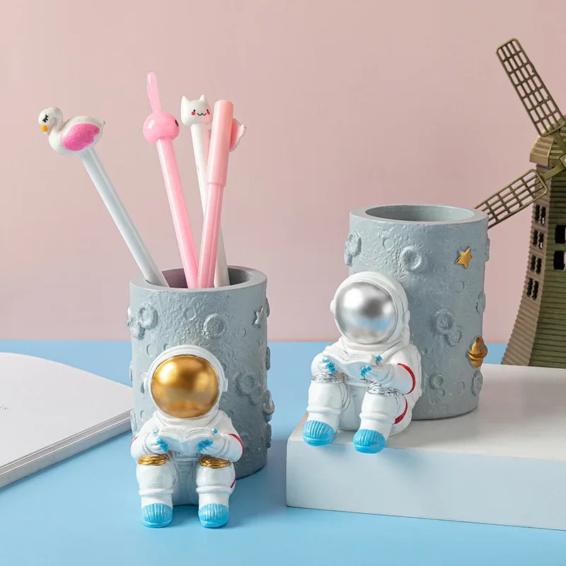 

New Astronaut Pen Holder Resin Crafts Creative Explosion Office Decoration Desktop Storage Decoration Galaxy Astronaut