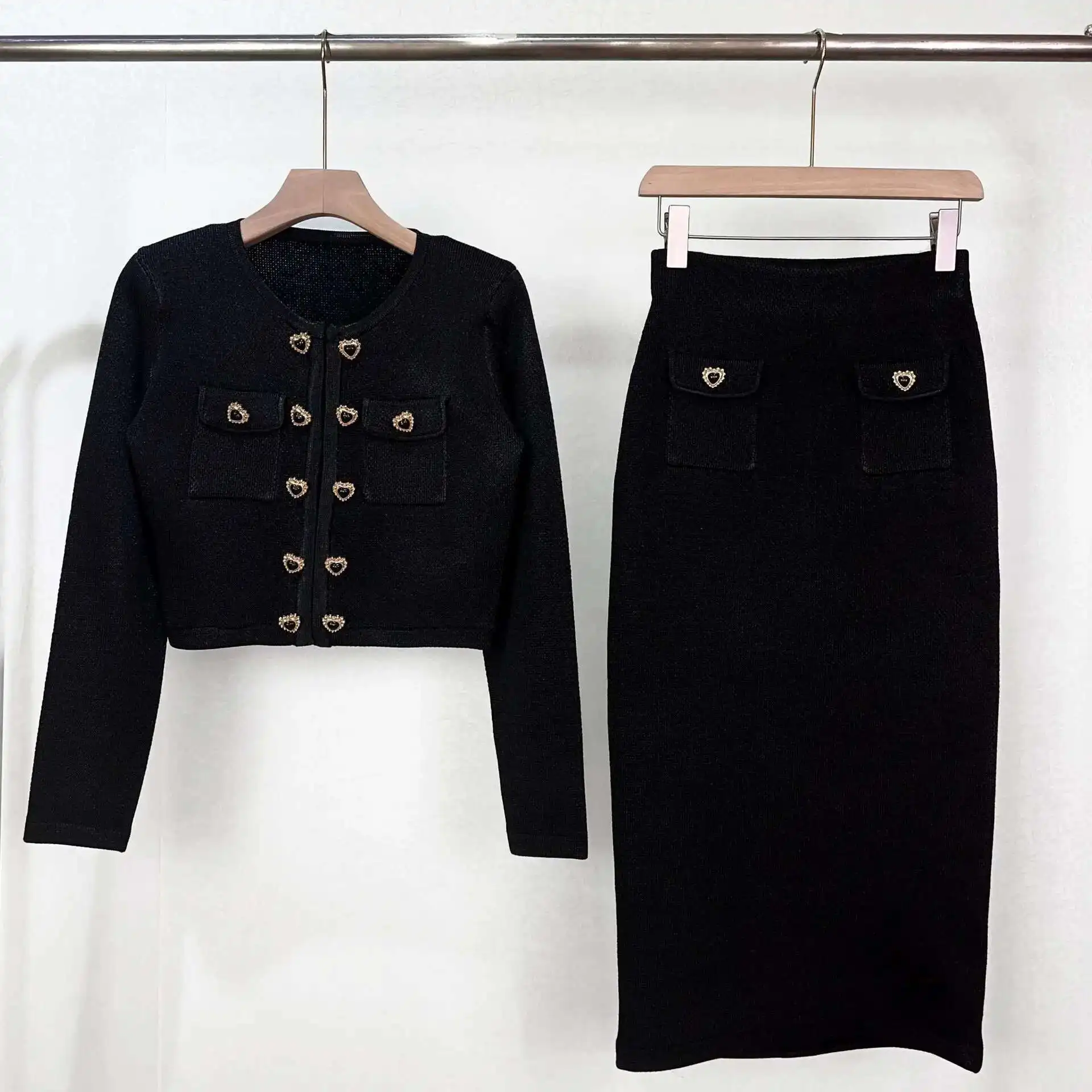

Luxury 2025 Spring Autumn Knitted Dresses Two Piece Set Women's Cardigan Short Skirt Heart Shape Button Midi Pencil Skirts Suits
