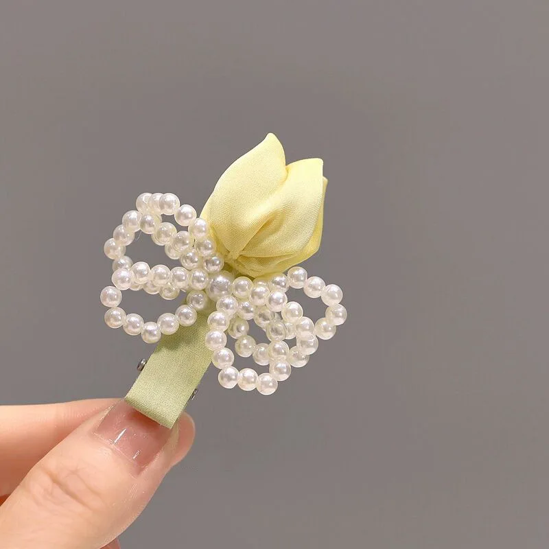 여자의 부드러운 진주 Bowknot 헤어 클립 꽃 머리핀 측면 앞머리와 이마 장식 우아한 액세서리