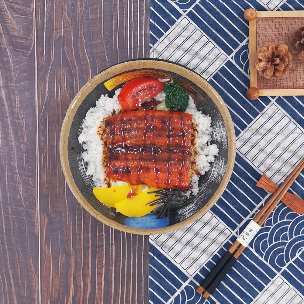 Anguila a la parrilla japonesa falsa realista sobre exhibición de arroz para sesión de fotos, muestra de comida, decoración de Hotel, accesorios de fotografía, tamaño 1:1