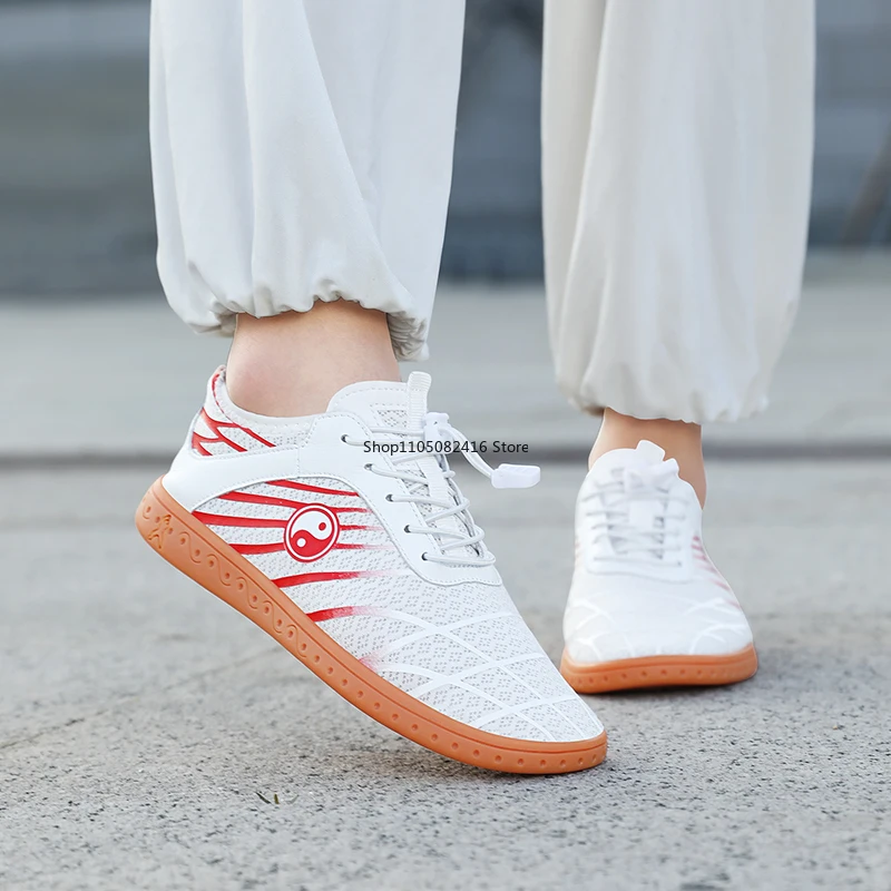 أحذية تاي تشي للنساء والرجال أحذية كونغفو شبكية قابلة للتنفس أحذية فنون الدفاع عن النفس غير قابلة للانزلاق أحذية رياضية مريحة للاستخدام في الهواء الطلق