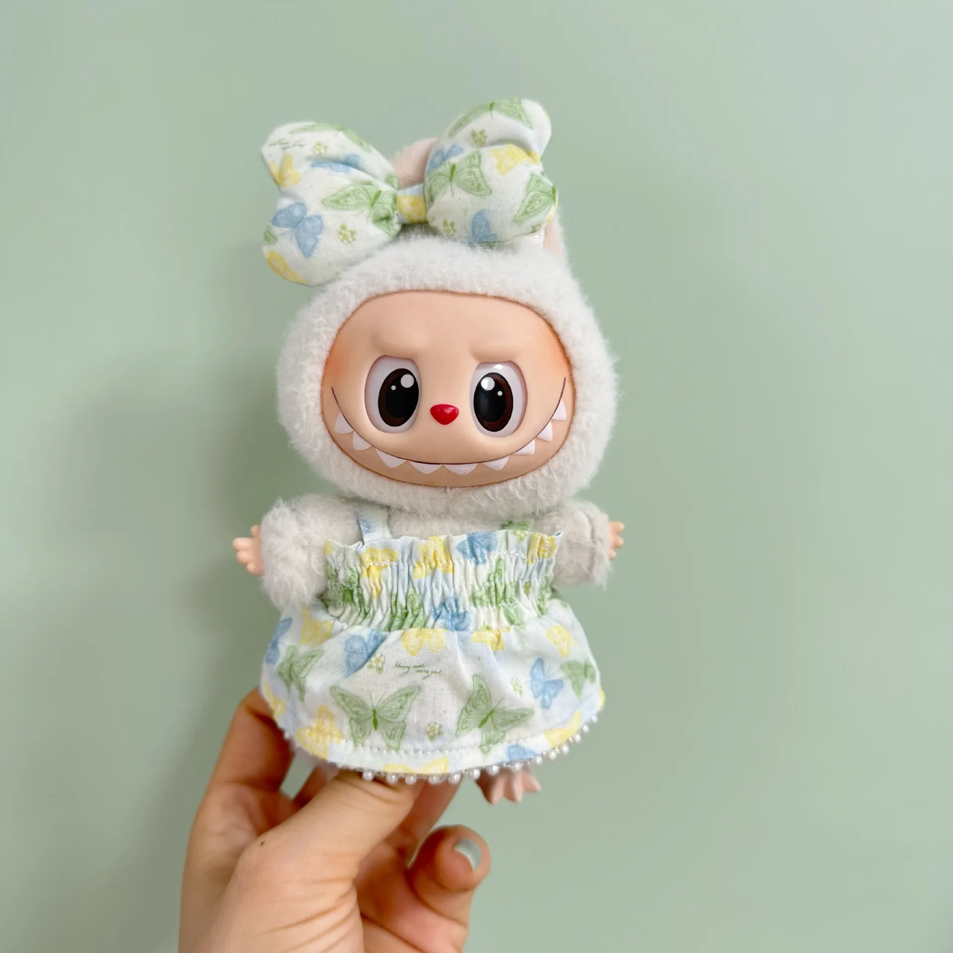 

Labubu Doll Clothes New Creative First/Second/Third Generation Keychain Labubu Clothing Fresh Bow Skirt Set LABUBU Straw Hat Cut