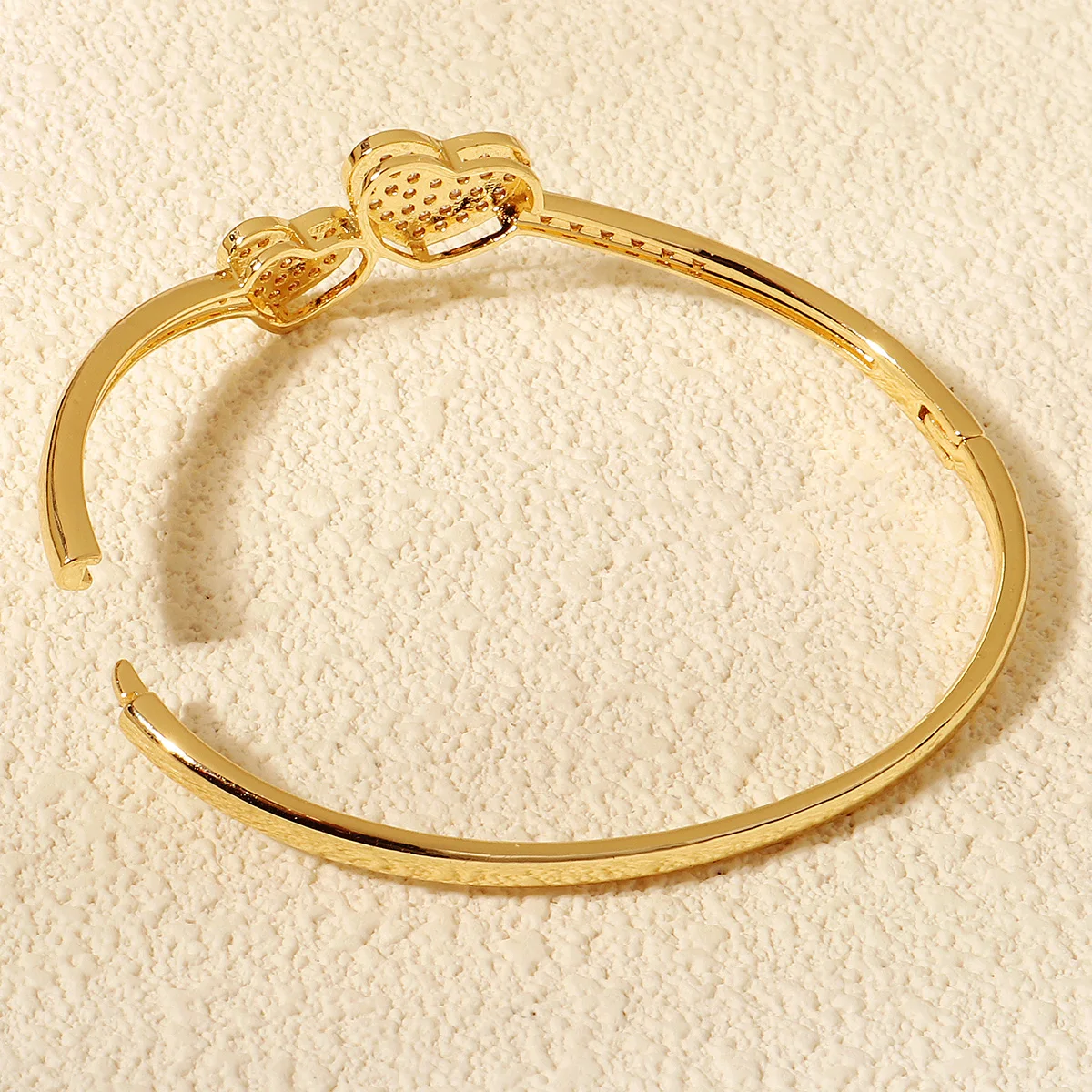 Squisito cuore in rame con zirconi Bracciale da donna Bracciale aperto con strass fatto a mano alla moda Bracciale a mano con gioielli da festa